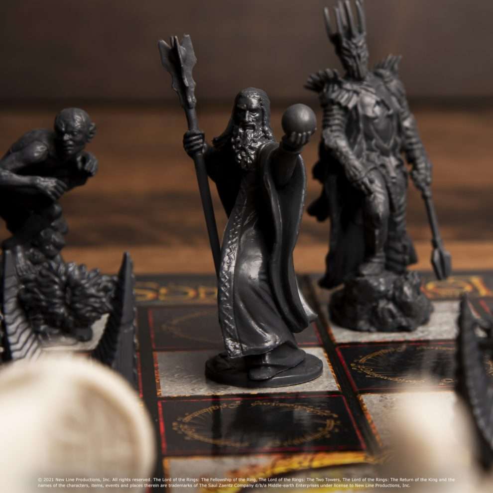 
                  
                    LORD OF THE RINGS Chess Set: Battle For Middle-Earth
                  
                